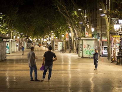 Turistas en la Rambla de Barcelona durante el toque de queda, la semana pasada.