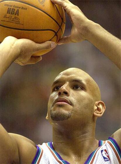 John Amaechi, durante su etapa en la NBA