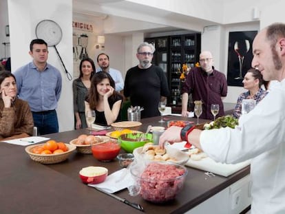 &#039;Showcooking&#039; de Joaqu&iacute;n Felipe en la escuela de cocina A Punto, en Madrid. 