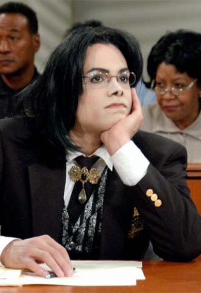 Edward Moss hace de Jackson en <i>E! News: The Michael Jackson Trial.</i>