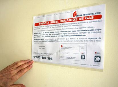 Cartel de la empresa que revisa instalaciones de gas sin estar autorizada para ello.