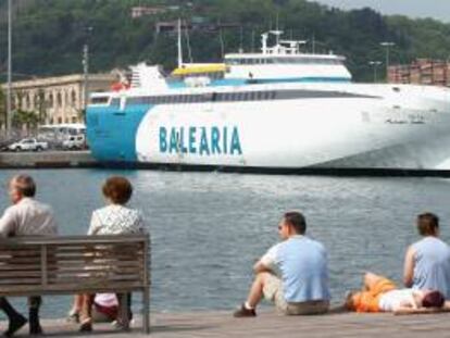 Fotografía de archivo de un barco de la compañía naviera Balearia. EFE/Archivo