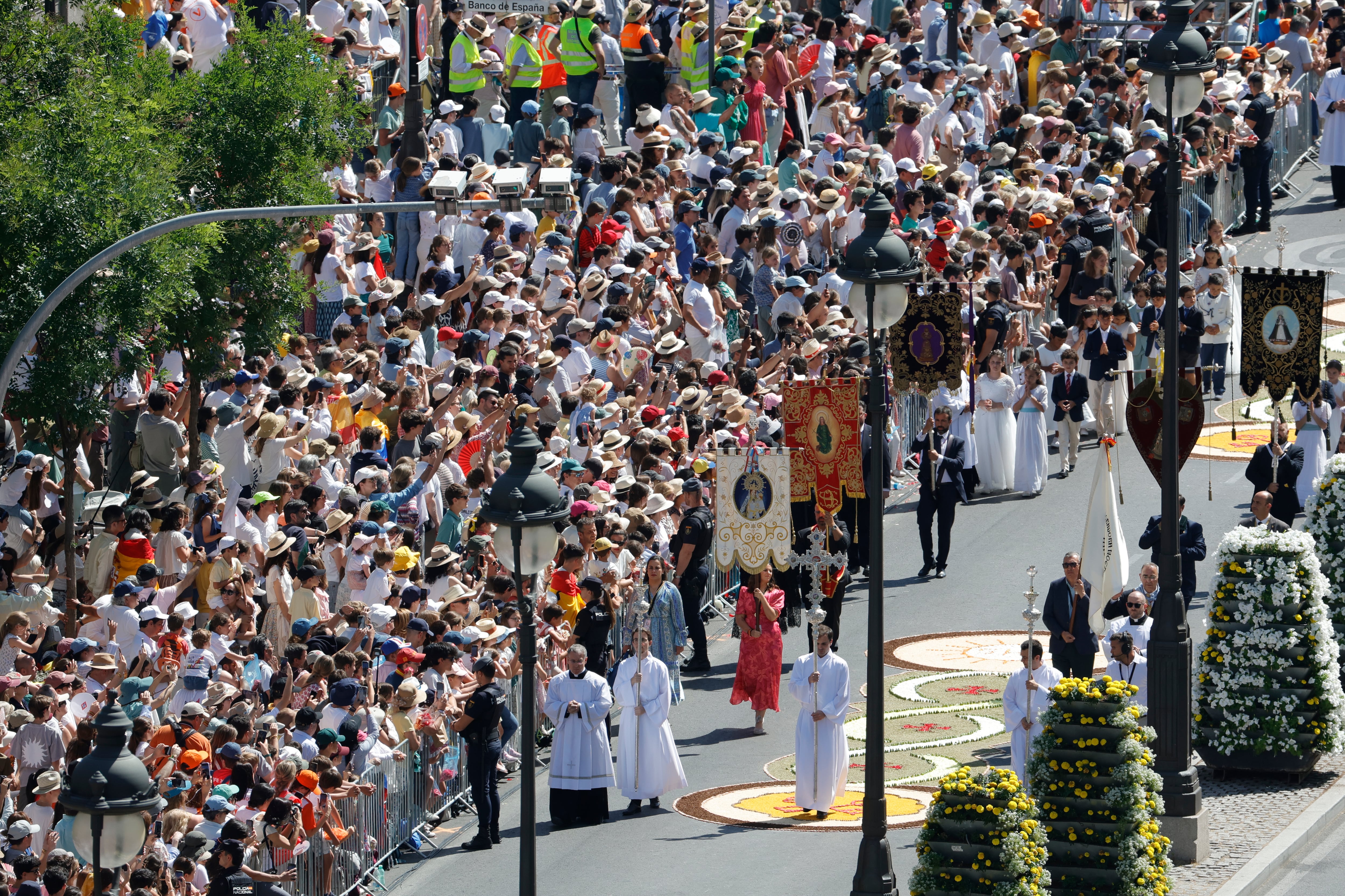 El segundo día de la visita del papa León XIV a Madrid, en imágenes