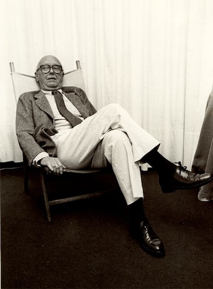 Alfonso Milà, en la silla <i>Barceloneta</i> en 1985.