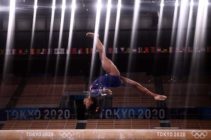 Simone Biles competes in the artistic gymnastics balance beam event of the women's qualification during the Tokyo 2020 Olympic Games.