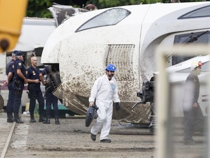 Police analyze the wreckage of the Alvia crash.