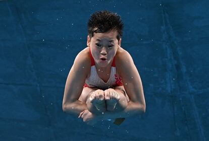 Quan Hongchan compite en los saltos de plataforma de 10 metros. La china de 14 años evoca con dos dieces en la piscina a la legendaria Comaneci.