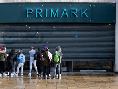 Una tienda de la firma Primark reabre en Edimburgo, Escocia, el pasado lunes.