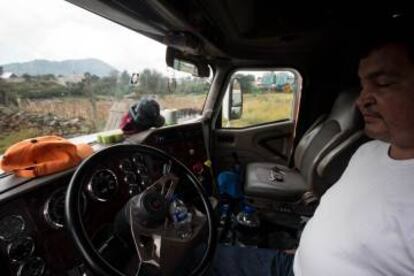 Cabino donde vive el conductor de un tráiler secuestrado.