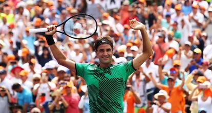 Federer celebra su triunfo contra Nadal en Miami.