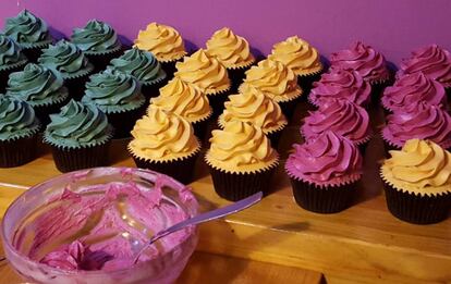 Elaboración de 'cupcakes' en el obrador de La cocina de mi vecina.