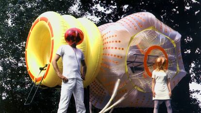 Gelbes Hertz (corazón amarillo), 1967-1968, con el que el grupo Haus-Rucker-Co creó un espacio habitable, desmontable y transportable que se inflaba de forma rítmica, como los latidos de un corazón. La estética pop, la euforia del progreso y la conquista del espacio supuso un caldo de cultivo para arquitecturas que se fundían con la ciencia ficción. |