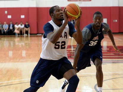 Kevin Durant, entrenándose con EEUU.