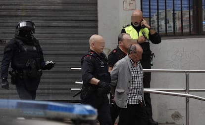 Uno de los detenidos por disparar a un hombre en el barrio de Bilbao La Vieja este jueves.