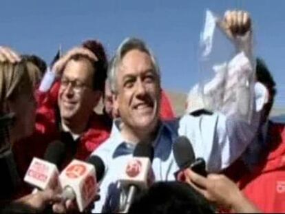 Los 33 mineros atrapados en Chile siguen con vida