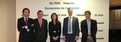 De izquierda a derecha, Ricardo Gonz&aacute;lez (Mutuactivos), Fernando Tejada (Banco de Espa&ntilde;a), M&oacute;nica Guardado (AFI), Johan Svensson (Banco Sabadell) y Borja Su&aacute;rez (U. Aut&oacute;noma de Madrid). 