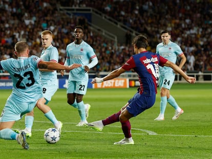 Joao Félix anotando frente al Amberes en la Champions League.