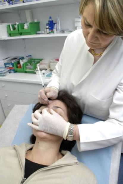 La toxina botul&iacute;nica tiene una veintena de aplicaciones aparte de la est&eacute;tica.