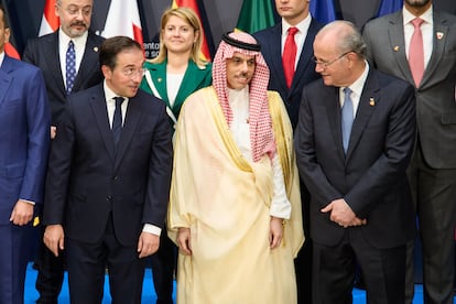 Foto de familia durante la reunión ministerial de Madrid+ por la implementación de la solución de los dos Estados, este domingo en Madrid.