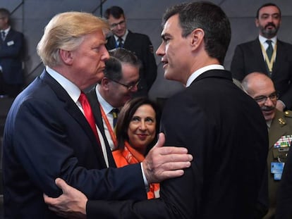 Trump y Sánchez en la cumbre de la OTAN el miércoles.