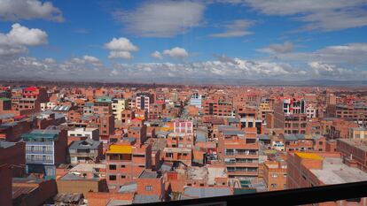 El Alto, desde la cabina de un teleférico.