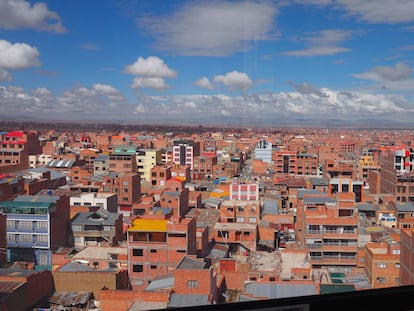 El Alto, desde la cabina de un teleférico.