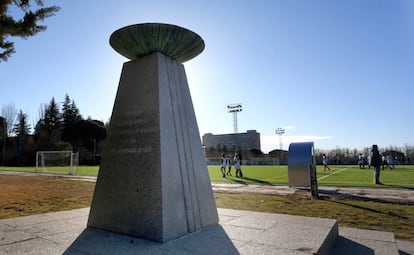 El pebetero olímpico de 1968, en su ubicación actual, en la Ciudad Universitaria.