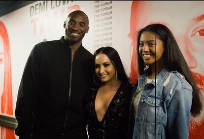 Demi Lovato compartió una fotografía junto a Kobe Bryant y su hija Gianna. "Siempre fuiste muy dulce conmigo", ha escrito la cantante sobre el jugador de baloncesto, al que conocía desde hace unos diez años y del que ha destacado su sentido del humor.