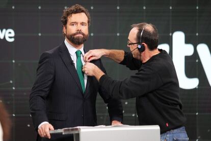 El portavoz del Grupo Parlamentario Vox en el Congreso de los Diputados, Ivan Espinosa de los Monteros, momentos antes del comienzo del debate. 