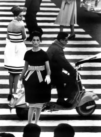 'Piazza di Spagna', fotografía tomada por William Klein en Roma en 1960.