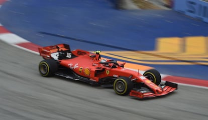 Charles Leclerc, durante los entrenamientos del Gran Premio de Singapur de F1 2019 en el circuito de Marina Bay.