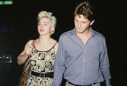 Madonna y Sean Penn en 1986, cuando eran marido y mujer.  