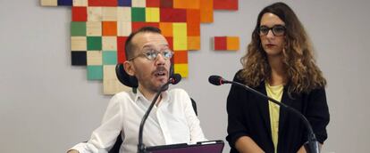 Pablo Echenique y Noelia Vera, en una comparecencia de Podemos.