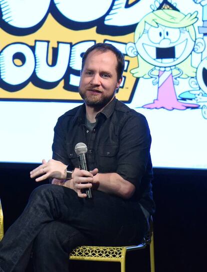 Chris Savino, creador de la exitosa serie animada 'The Loud House', fue despedido temporalmente por Nickelodeon el pasado 19 de octubre tras hacerse públicas unas acusaciones por acoso sexual contra él. &lt;/p&gt; &lt;br&gt; &lt;p&gt;  El caso de Savino lo ha destapado el portal Cartoon Brew, quienes aseguran que una docena de mujeres lo han acusado de comportamiento inapropiado. Estas acusaciones incluyen insinuaciones sexuales no deseadas y amenazas.