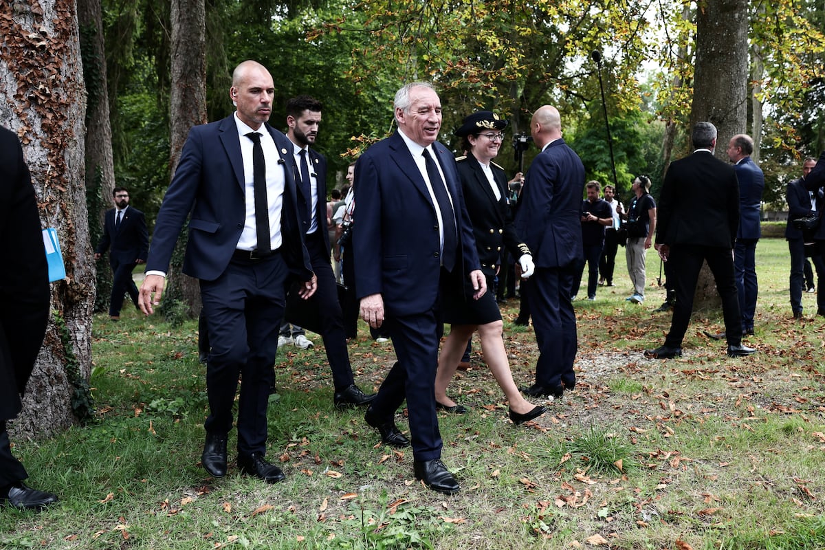 Francia se asoma de nuevo a la incertidumbre tras el anuncio de Bayrou de someterse a un voto de confianza