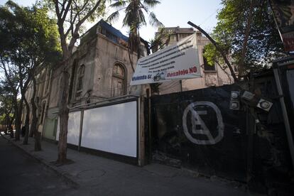 El edificio está situado en la colonia Juárez, en una zona, hoy algo degradada, que a comienzos del siglo XX fue la de las grandes mansiones.