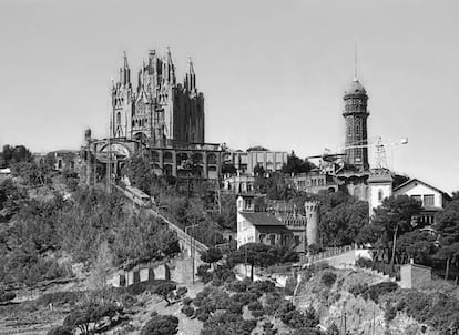 Basilica del Sagrado Corazón, en la cima de la montaña del Tibidabo de Barcelona. 1902-1961. -FOTO: ALFREDO ZERKOWITZ.