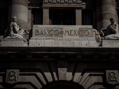 Fachada del Banco de México en 2021.