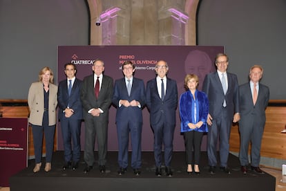 CaixaBank ha recibido el Premio Manuel Olivencia al Buen Gobierno Corporativo en la quinta edición de este galardón, que concede Cuatrecasas y distingue a una sociedad cotizada en España cuyas prácticas de gobierno resulten ejemplares en cuanto a gestión empresarial y transparencia. El jurado destacó “el ejercicio de transparencia y rendición de cuentas” de la entidad, su relación con accionistas y otros grupos de interés, la composición del consejo y la política retributiva de los consejeros.