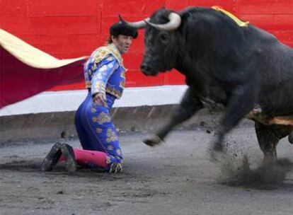 Juan José Padilla, en su primero de la tarde, al que cortó una oreja.