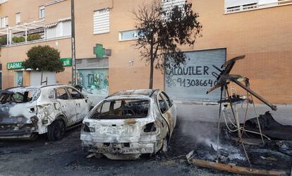 Contenedores y vehículos quemados en Villaverde en los últimos días.