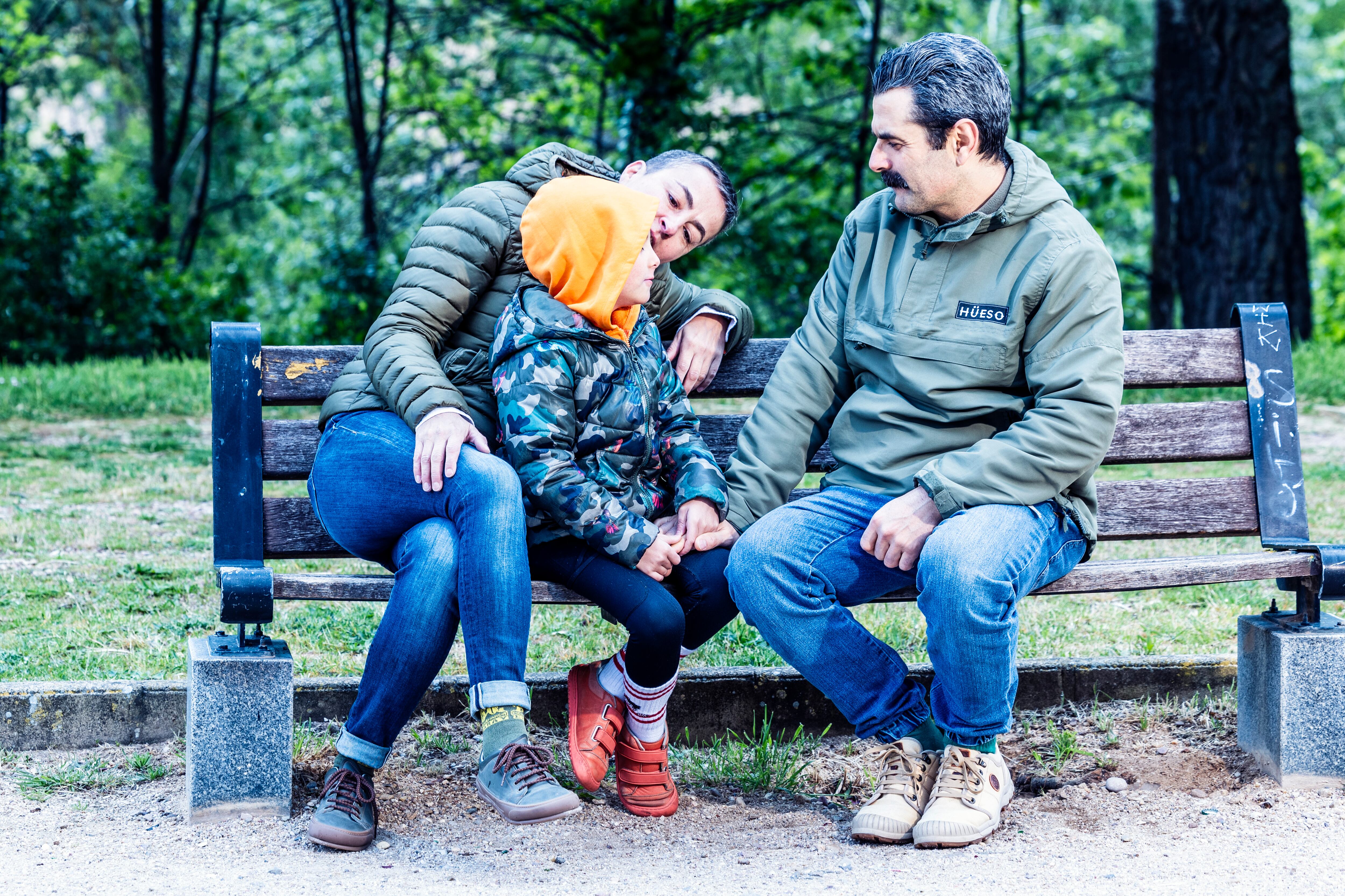 Loreto Cob con su pareja y su hija, diagnosticada de leucemia, este miércoles en Aranda del Duero.