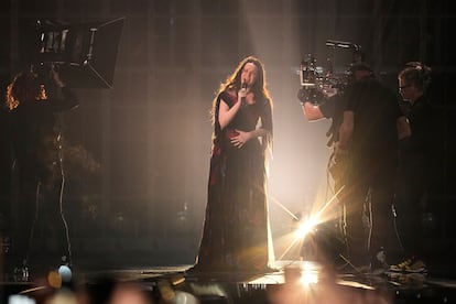 Los anfitriones han elegido a Zoë Më para representar a Suiza con la canción 'Voyage'.