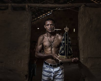 Maciel Bento dos Santos na casa dele em Forquilha (Piauí)