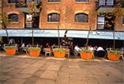 Cantina del Ponte, del diseñador y empresario Terence Conran, en la zona de los <i>docklands</i>, los antiguos muelles de Londres.