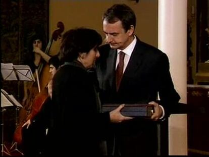 Emotivo homenaje a los agentes fallecidos en acto de servicio