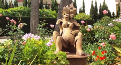 Una de las esculturas del jardín de la Clínica Acuario.