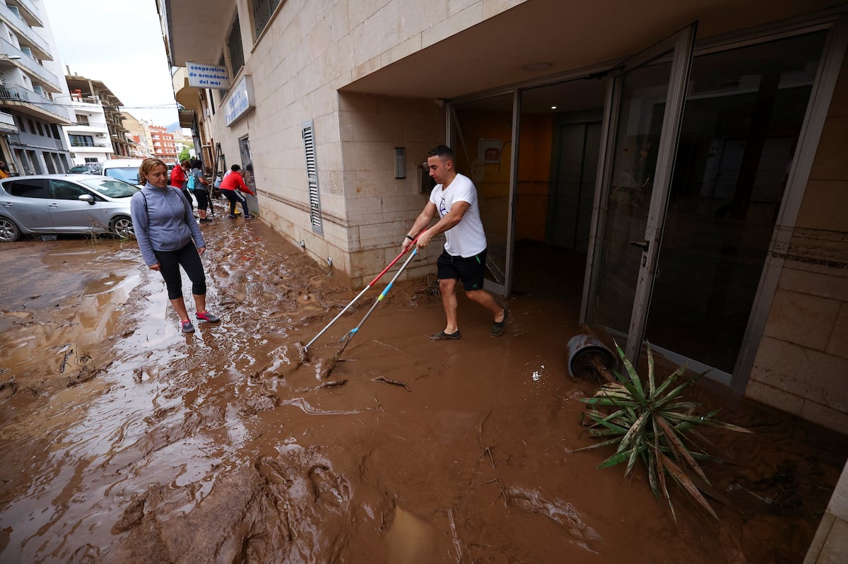 La Aemet lanza un aviso rojo por lluvias torrenciales para el litoral sur de Valencia