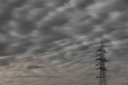 Nubes aborregadas sobre le cielo de Pamplona.