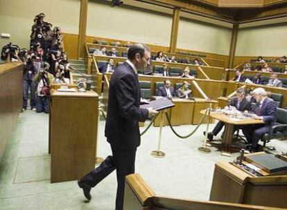El 'lehendakari', Juan José Ibarretxe, en el pleno de Política General del Parlamento Vasco.